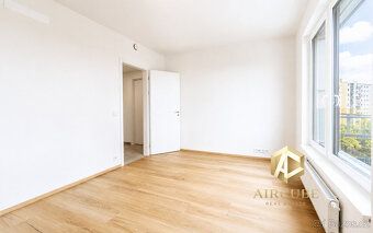 Hledáte moderní bydlení, kde si užijete klid, světlo a zárov
