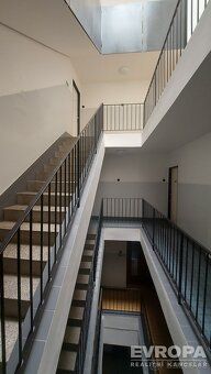 We exclusively offer a very well maintained apartment in a beautiful location, 