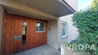 We exclusively offer a very well maintained apartment in a beautiful location, 