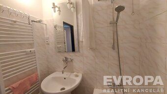 We exclusively offer a very well maintained apartment in a beautiful location, 