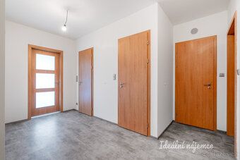 We offer for long-term sublet an entirely new apartment of layout 