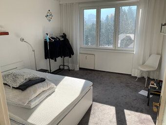 Rent a 3BR apartment in Drahovice, 76 m² on the 7th floor with an elevator.