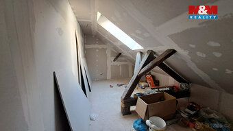 Pronájem prostorného bytu 4+1 o užitné ploše 120 m² v centru