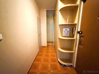We would like to offer for sale a sunny apartment of layout 
