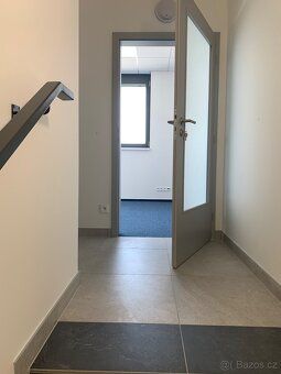 Tel: 777833374. Nabízím k pronájmu nový sklad 186 m2, s kanc