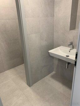 Tel: 777833374. Nabízím k pronájmu nový sklad 186 m2, s kanc