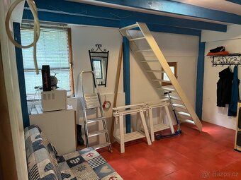 Chata má číslo popisné. (Lhota 432), 30 m2, a stojí na vlast