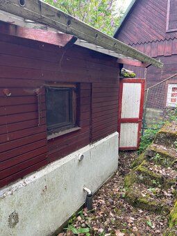 Chata má číslo popisné. (Lhota 432), 30 m2, a stojí na vlast