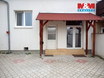 Nabízíme k pronájmu světlý byt 2+kk o výměře 42 m², situovan