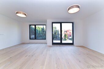 Novostavba ŘRD 7+kk + terasa + balkon + garáž a parkovací st
