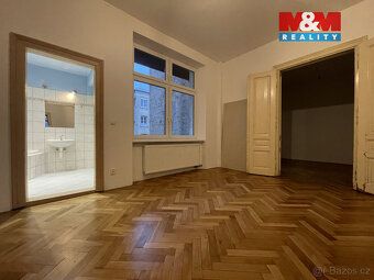 Nabízíme k pronájmu světlý a prostorný byt o dispozici 4+1 a