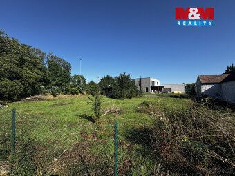 We offer for sale an attractive building plot of 1 393 sqm in the village of Radonice, one of…