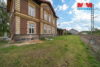 We offer for sale a spacious 4+kk apartment with usable area of 102 m²