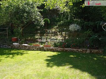 Exclusive sale of a family house with three residential units