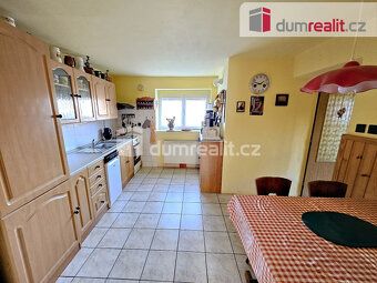 The realtor's fee is NOT included in the price!!!
