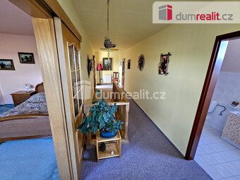The realtor's fee is NOT included in the price!!!