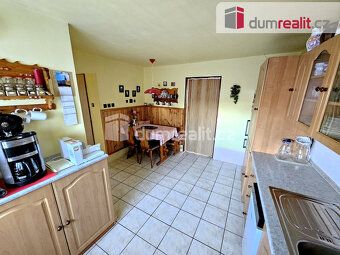 The realtor's fee is NOT included in the price!!!