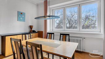 Výjimečný rodinný dům s panoramatickým výhledem na Prahu.
Hl