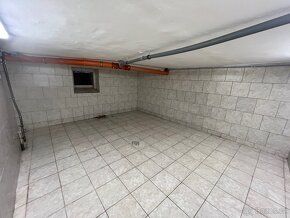Rent commercial production space and offices on the first floor.