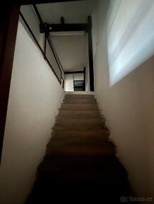 Rent commercial production space and offices on the first floor.