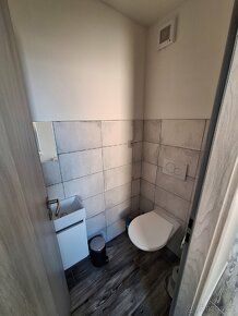 Apartmán RD - velká kuchyň s jídelním stolem, obývací pokoj 