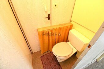 We offer for sale a sunny and spacious apartment in cooperative ownership with glazed loggia…