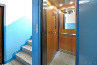 We offer for sale a sunny and spacious apartment in cooperative ownership with glazed loggia…