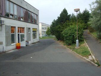 I offer for rent former grocery store / carpentry workshop in price range
