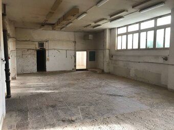 I offer for rent former grocery store / carpentry workshop in price range