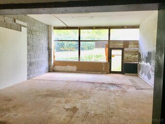 I offer for rent former grocery store / carpentry workshop in price range