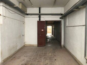 I offer for rent former grocery store / carpentry workshop in price range