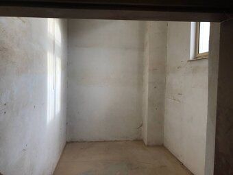 I offer for rent former grocery store / carpentry workshop in price range