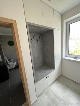 Nabízíme k pronájmu krásný a moderní 2+kk byt, který se nach