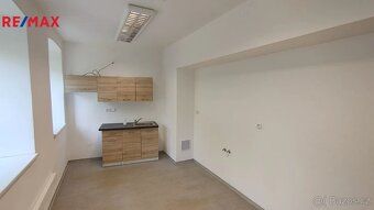 We offer for rent modern storage/commercial space of size 239.38 m² with excellent…