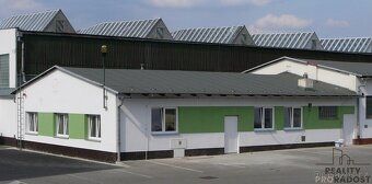 V zastoupení majitele Vám k pronájmu samostatný přízemní kan