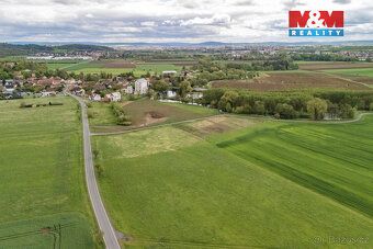 Nabízíme k prodeji rovinatou parcelu charakteru louky o celk
