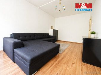 I am renting out a spacious and sunny 4+1 apartment of 82 m²