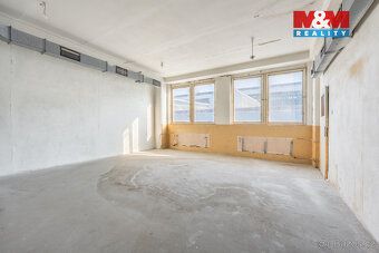 We offer for sale a spacious commercial building in the cadastral area of Dubí near Kladno…