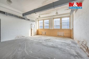 We offer for sale a spacious commercial building in the cadastral area of Dubí near Kladno…