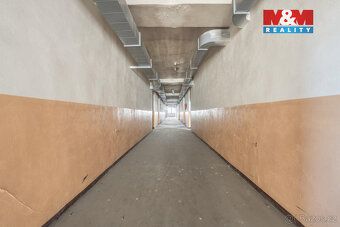We offer for sale a spacious commercial building in the cadastral area of Dubí near Kladno…