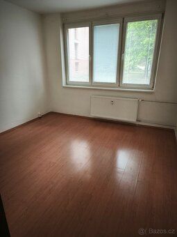 NABÍZÍME PROSTORNÝ BYT 3+1 POBLÍŽ ZASTÁVKY POLIKLINIKA JIH, 