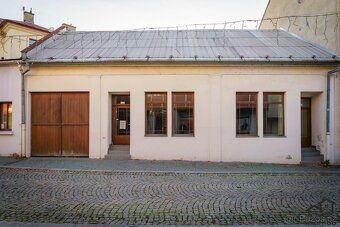 Ref code 00060 We offer for rent two commercial spaces (possible connection in one unit)