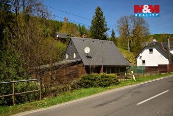 We offer for sale a cottage in a quiet part of the village of Spálené (cadastral area