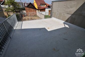 Nabízíme k pronájmu zrekonstruovanou bytovou jednotku 2+kk s