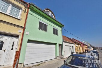 Nabízíme k pronájmu zrekonstruovanou bytovou jednotku 2+kk s