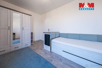 Nabízíme k prodeji slunný byt o dispozici 3+kk s balkónem a 