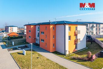 Nabízíme k prodeji slunný byt o dispozici 3+kk s balkónem a 