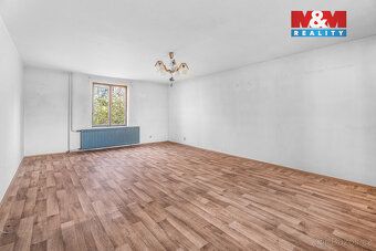 Nabízíme k prodeji samostatně stojící rodinný dům v klidné č