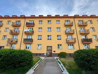 Oferuję na sprzedaż ceglaną kawalerkę o powierzchni ok. 81 m2 w tym piwnica
