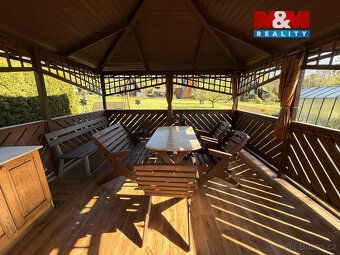 We offer for sale a well-maintained garden in private ownership